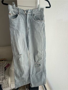 Classic Light Wash Ripped Women’s Jeans